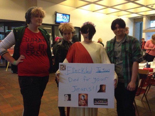 bringobaggins:candyredterezii:bubblegumballbitch:Guys nyancon was great and like my first con and I’