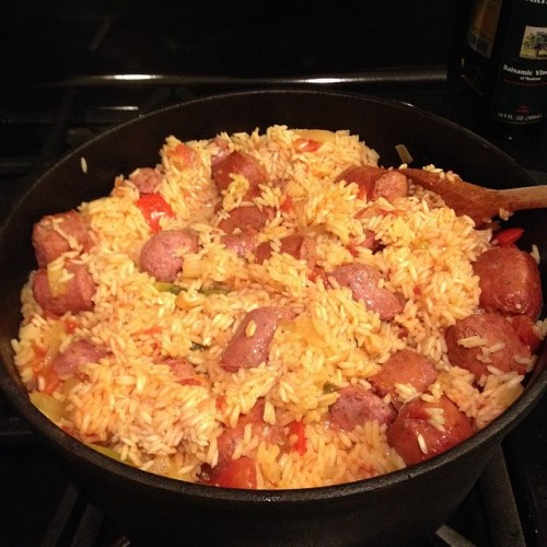 #Kosher Italian beef sausage, peppers, onions, tomatoes, and rice&hellip; #dinnertime (at הבית)