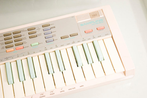 lindsaybottos:  beetstreak:  meiringen: Pink Casio SK-1 Sampling Keyboard  i had this when i was little!  dreams 