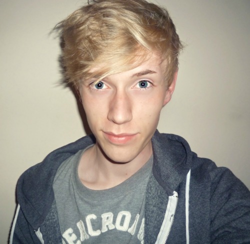 nun-life: nun-life:  Going through a bunch of old photos from like a year or so ago and i’ve s