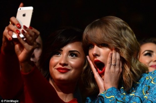 Demi Lovato and Taylor Swift at the 2014 MTV Video Music Awards