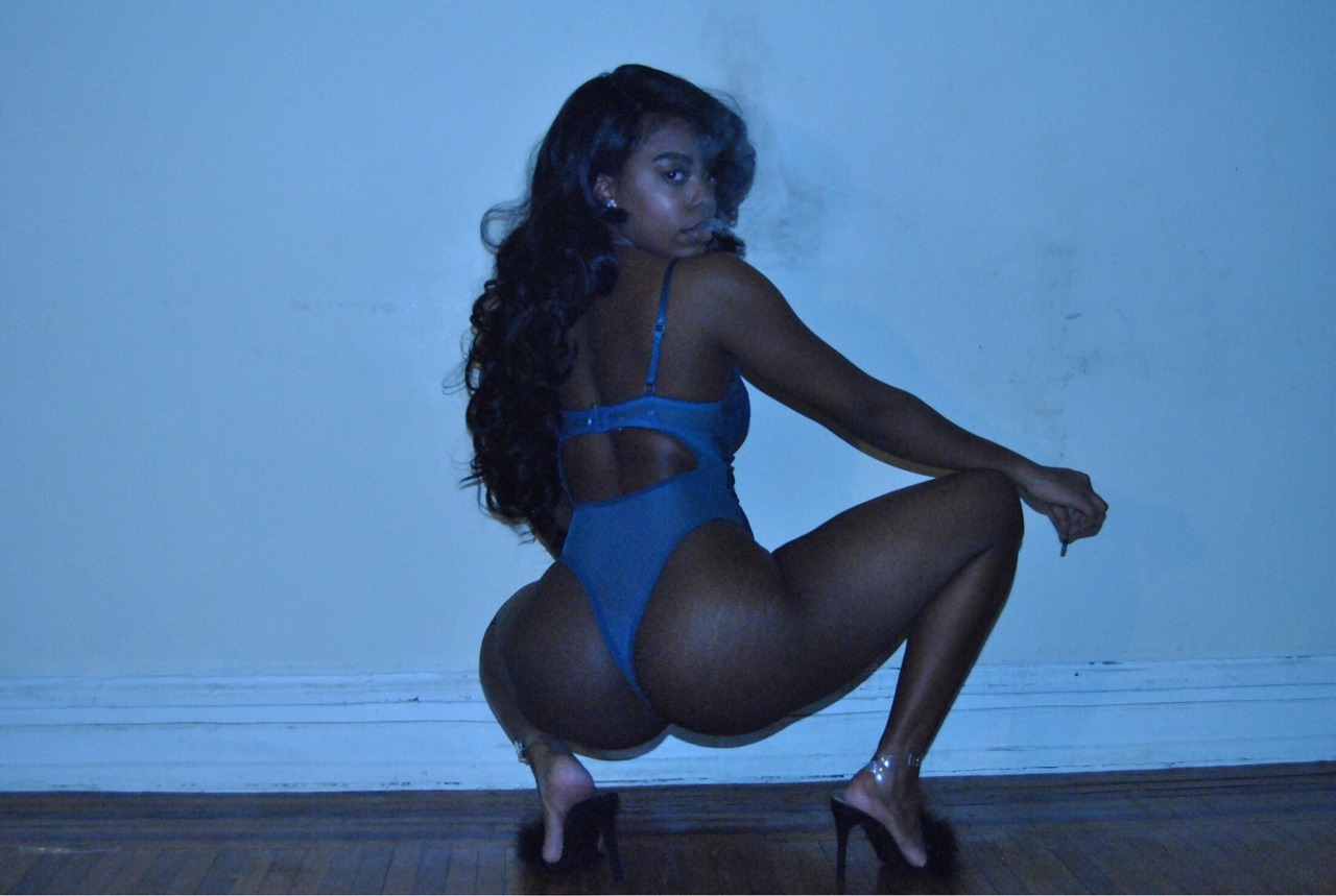 smokah0ntas:  smokah0ntas:  https://www.paypal.me/drippingchoclate  Treat me for