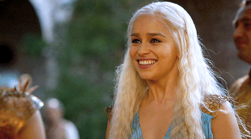 emiliaclrke:Daenerys Targaryen + Smiling throughout the seasons