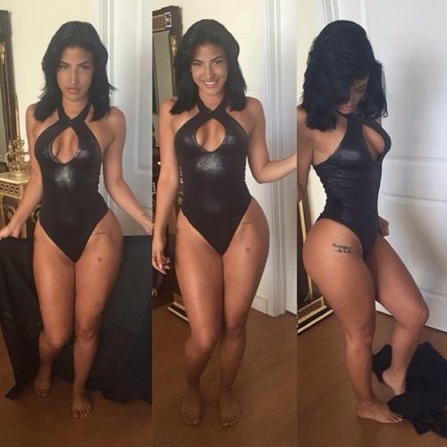Damn she’s thick