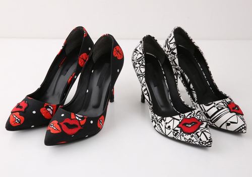 Spice up your outfit with these lip print high heels!goo.gl/8TzVO0