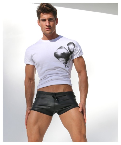 thesidekink:  Love the trunks and boots combo