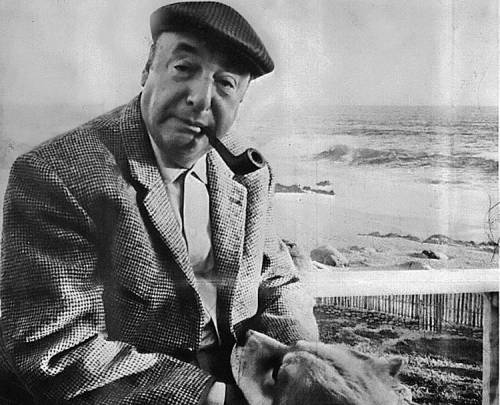  ESCRITORES FUMADORES (II) […] Así me gustaría quedarme siempre, frente al fuego, junto al mar, entre dos perros, leyendo los libros que harto trabajo me costó reunirlos, fumando mis pipas […]“. Pablo Neruda William Faulkner 