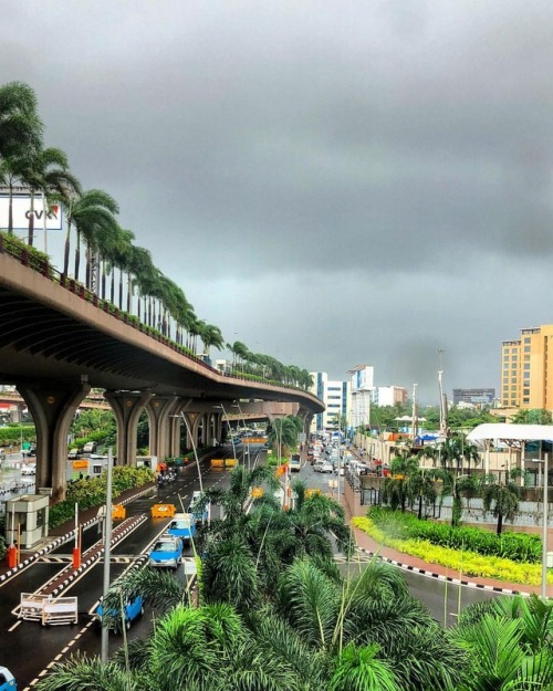 #Mumbai at its Best and #worst !!! connecting #flight delayed by 3 hours ! #incredibles #monsoon #ra