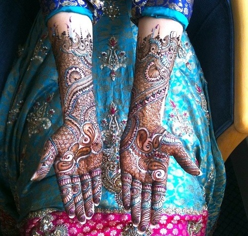 deslyn-brown:  Henna tattoo that looks pretty frickin awesome.  ^_^ 