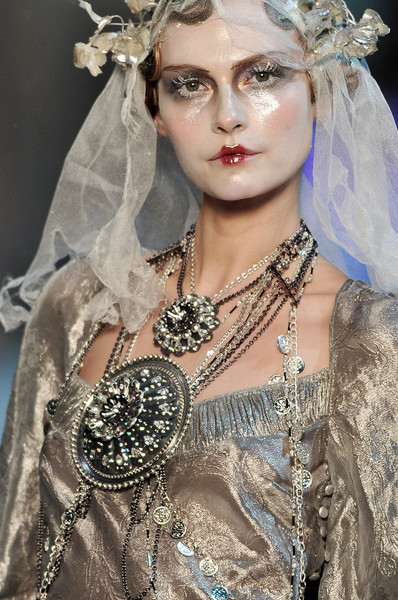 skaodi:John Galliano Fall 2009.Makeup by Pat McGrath.