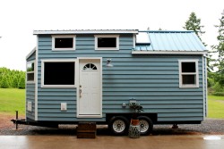 Builtsosmall:  Tiny House On Wheels This Is Such A Cute Tiny House - Inside And Out