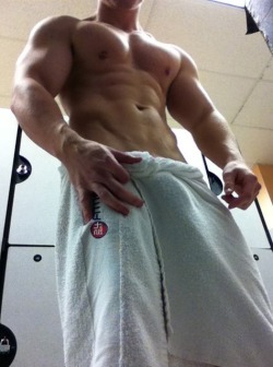 bulgesdicksandballsohmy:  Check out Hot Male