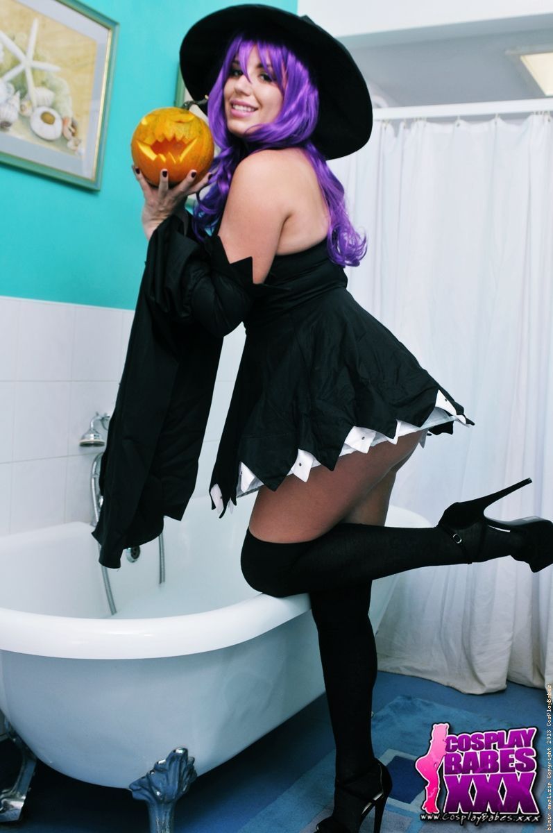 cosplaybabesxxx:  Yuffie Yulan dressed as Blair from Soul Eater in our Halloween