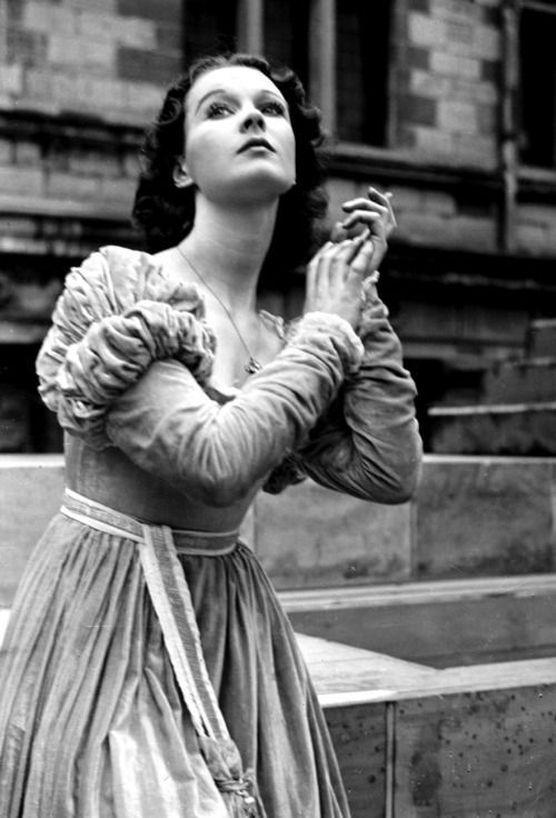 papapiusxiii: Ophelias, 1905-2019:  Sada Yacco as Ophelia in Hamlet, 1905.  Vivien Leigh as Ophelia 
