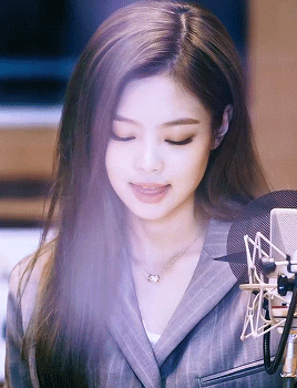2nep1nk:Jennie Jamming to Forever Young