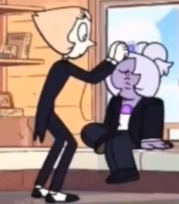 Important moment of Pearl doing Amethyst’s hair