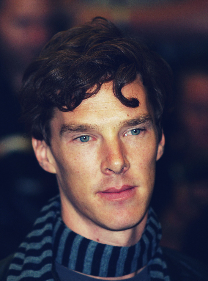 oh-to-be-sher-locked:  cumberverse:  Benedict’s dark curls. During Sherlock S1