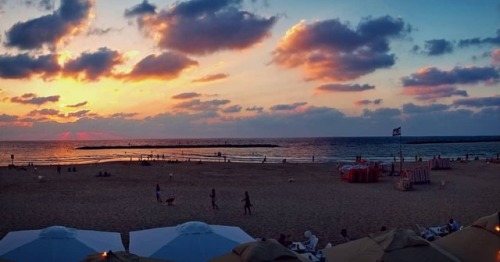 Bograshov Beach. I&rsquo;m never going home ✌️ ✌️ ✌️ #telaviv #telavivbeach #israel #yomkippur #
