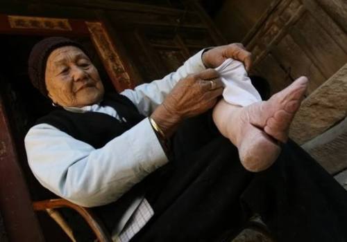 The Bizarre and Ancient Practice of Foot Binding in China,One of the strangest forms of body modific