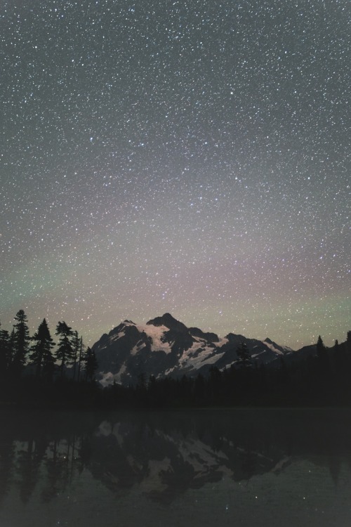 havehopeeee:  jaymegordon: Mt. Shuksan Stars ➾ Jayme Gordon  Picture in my town  I wanna visit this town. Get high and chill with JLB and watch the sky, Dope.