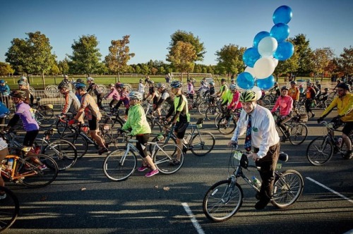 Starting of the race. #bikerace #granfondo #santarosa #balloons #santarosastrong #havingfun #sportsp