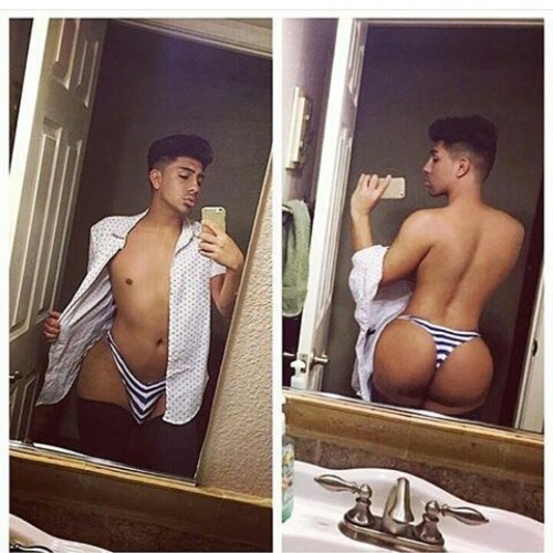 iloveazz89:  iloveazz89.tumblr.com   To submit ass pics send them to KIK : topjerzee.