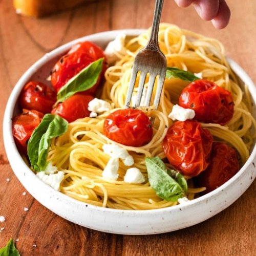 ROASTED TOMATOES GOAT CHEESE PASTA https://ift.tt/zd10Q9g