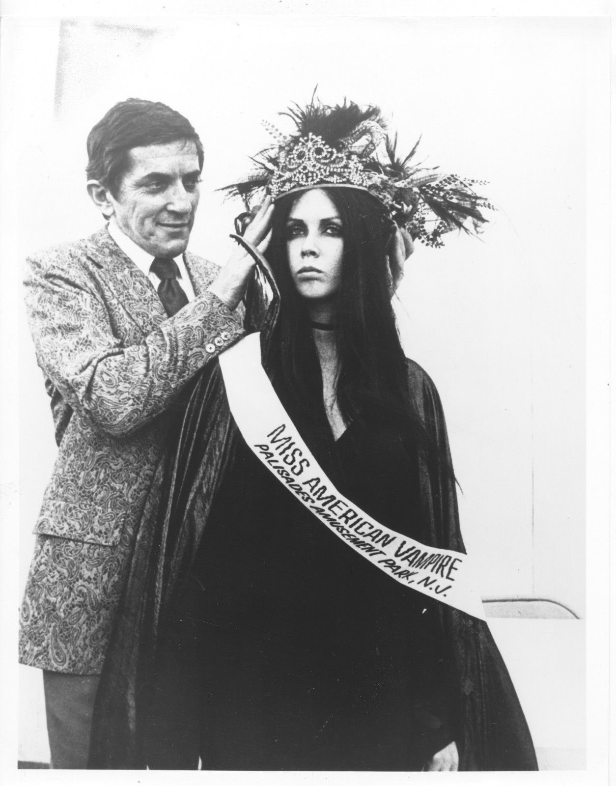 ronaldcmerchant:  Johnathon Frid crowns Miss American Vampire-1970
