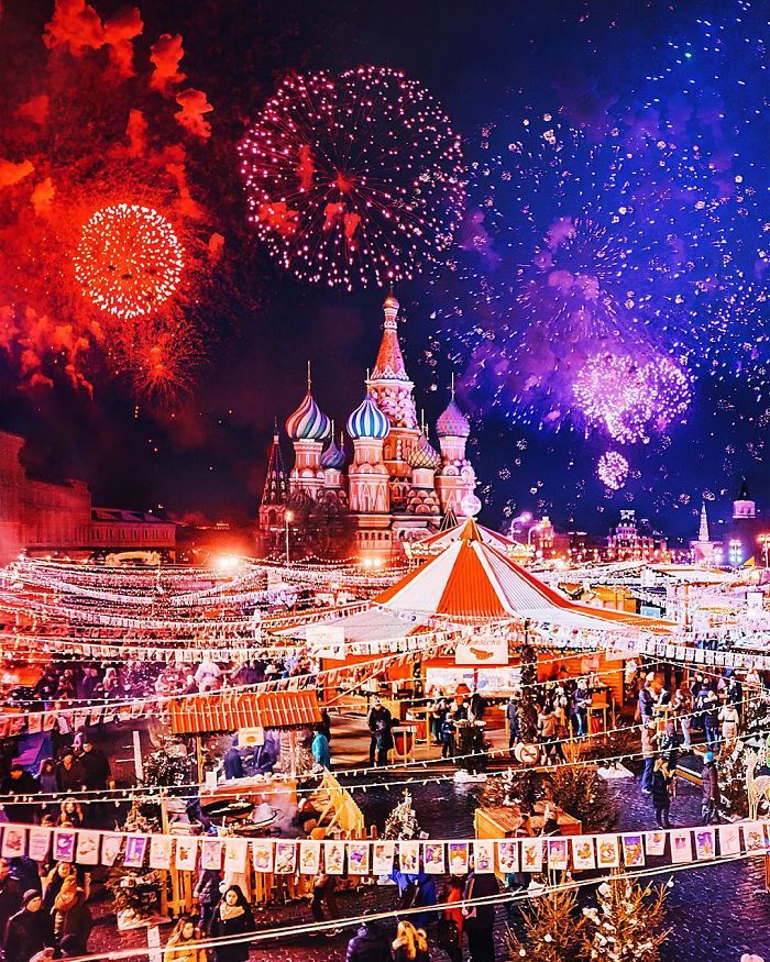 asylum-art-2:  Magic &amp; Sparkling Orthodox Christmas in Moscow  Russian photographer