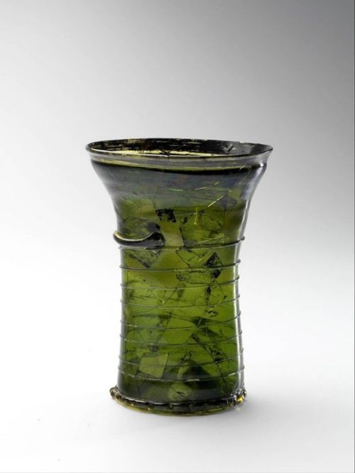 Title beaker Glass blower Anonymous Year 1300 - 1350 Dimensions h. 10.4 cm (component) diam. 7.3 cm 