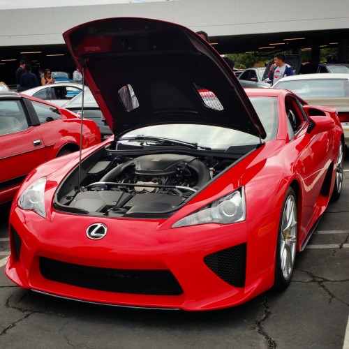world-on-wheels:  LFAJapanese Car CruiseinPetersen Museum, Los Angeles