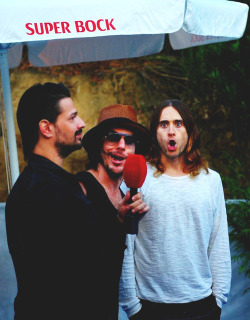 seiht:   Day 15 - Your favourite picture of 2010-2011 (can I add 2013 too?) Well, I fell in love with this picture. Shannon’s face… I have no words. How much I love them, uh? 