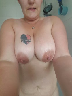 naughtylittlegirlxxxxx:  Shower time