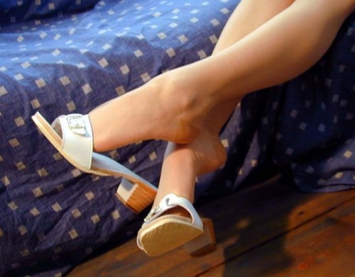 globalhose: Thought the first woman was wearing Dr. Scholl sandals at first.