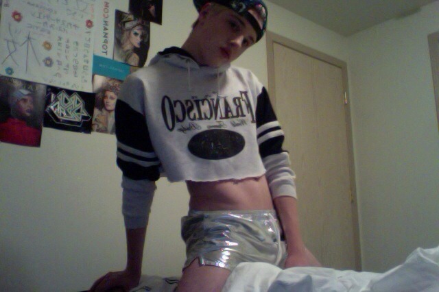 whinyfag2000:  pinchyboy:  whinyfag2000:  ive had this crop top for months now i