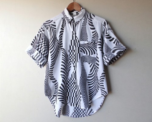 littlevisionsthrift:80s black/white psychedelic print top. Size MLittleVisionsThrift.etsy.com