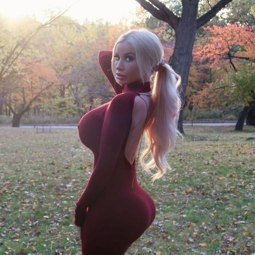 Porn Pics Big Tits in Tight Clothing