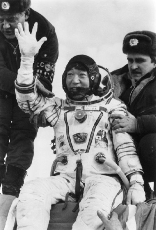 Some of the 14 Japanese astronauts who have traveled to space.Akiyama Toyohiro (1990)Mōri Mamoru (19