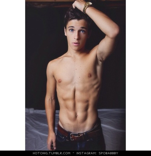 hotonig:  @spobabbby - Sean O’Donnell Tumblr: theadults.tumblr.com 