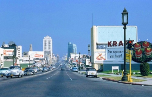 ‪Everyday Los Angeles in the 1940s and 1950s. Amateurish shots, taken without a sense of composition