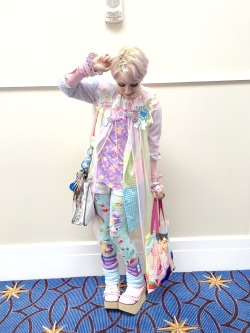 mahouprince:  this coordinate made me feel