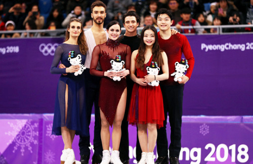 stream: (L-R) Silver medal winners Gabriella Papadakis and Guillaume Cizeron of France, Gold medal w