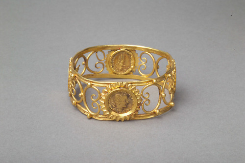 theancientwayoflife:~ Bracelet.Culture: RomanPeriod: late AntiqueDate: Early A.D. 4th centuryPlace o