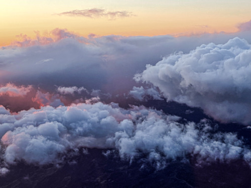 bigbudmcleod:The amazing world of sunsets and clouds!