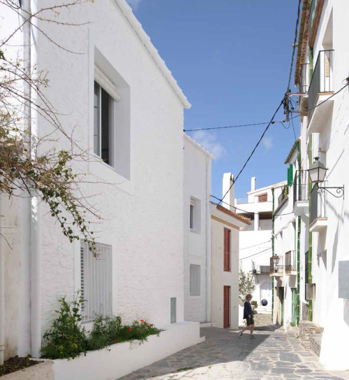 Sergison Bates architects & Liebman Villavecchia Arquitectos, Casa Voltes. Cadaqués, Spain. 2011