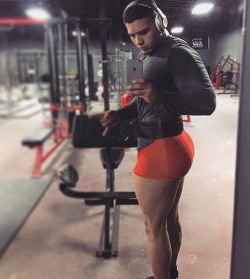 hispanicbooty10:  #bubblebutt #gymbutt #musclemen #hotmen