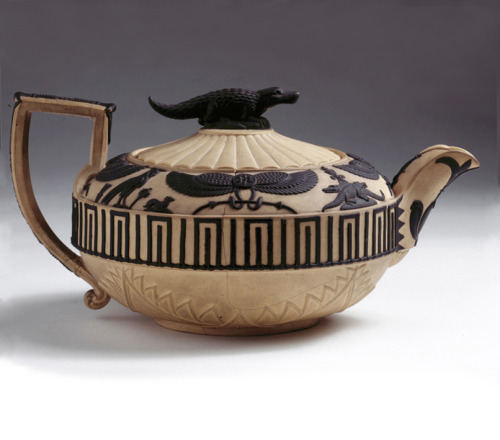 design-is-fine:Josiah Wedgwood, Teapot with alligator, 1815. Etruria, England. Via Kunstmuseum Morit