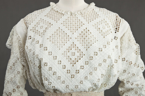 history-of-fashion:1900-1909 Hardanger Dress with belt by unknown (USA)white linen, Hardanger embroi