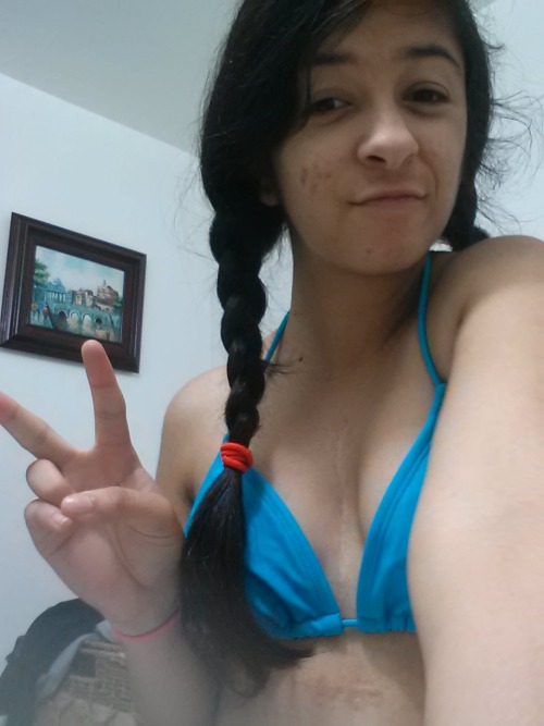fantasies-and-temptations:Poool paarty todaay bitchessss (;