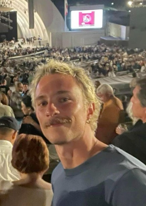 JUST IMAGINING RIDING DREWS FACE WHEN HE HAS HIS MOUSTACHE!!!